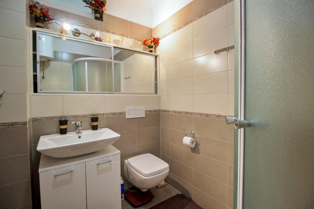 Apartment Lora Омиш Экстерьер фото