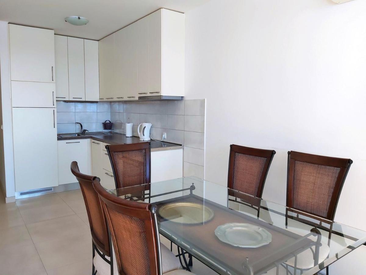 Apartment Lora Омиш Экстерьер фото
