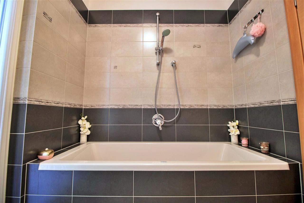 Apartment Lora Омиш Экстерьер фото