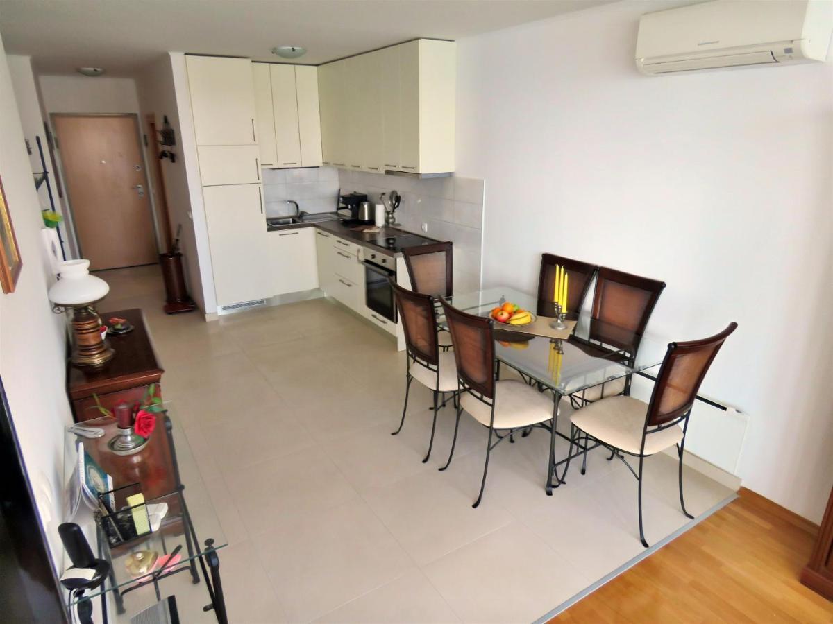 Apartment Lora Омиш Экстерьер фото